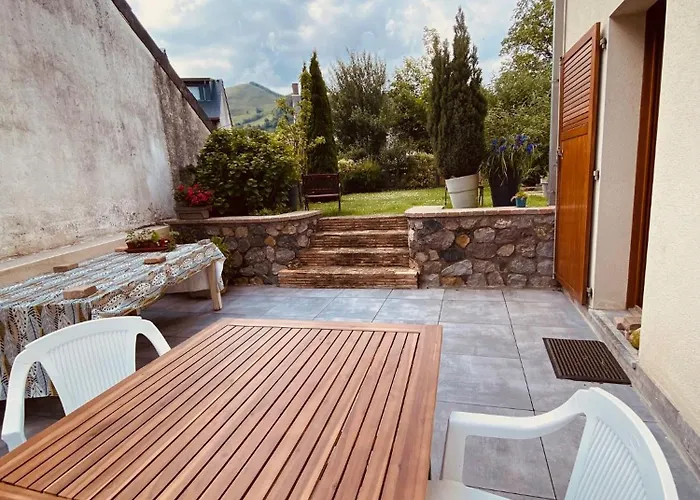 Grande Maison Avec Jardin Nyaraló Sarrancolin