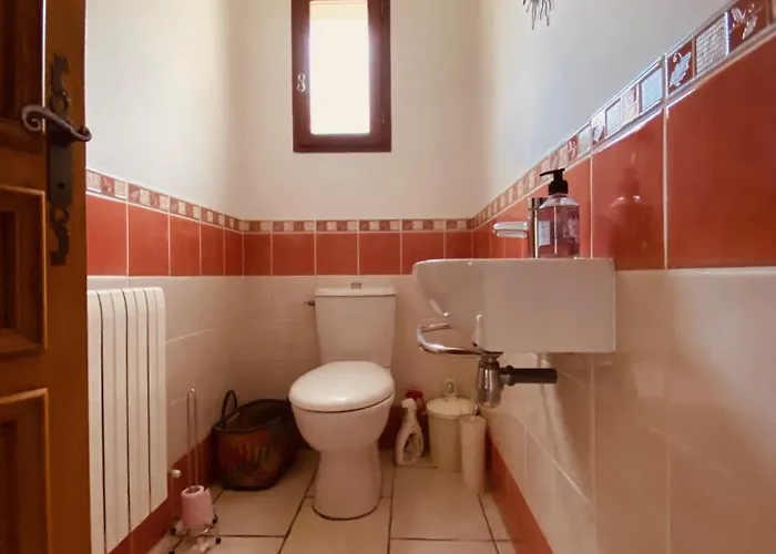 Grande Maison Avec Jardin Nyaraló *