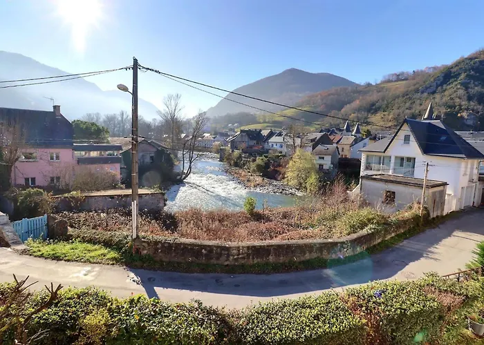 Grande Maison Avec Jardin Nyaraló Sarrancolin